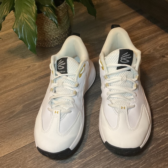 Under Armour Other - Under Armour Curry Youth Basketball Shoes White Gold Size 5.5Y EUC